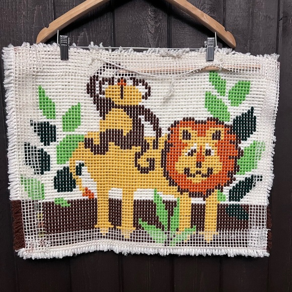 Vintage 80s Latch Hook Rug Lion Monkey with Wood Dowel for Hanging 23.5” x 18”. - Picture 2 of 4